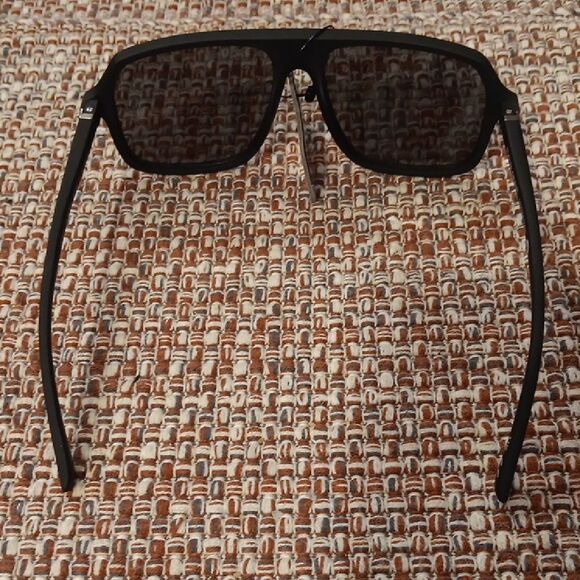Foster Grant‎ Polarized Premium Stylish Black Sunglasses New With Tags - Picture 2 of 4